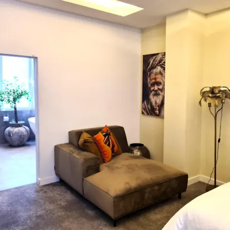 3 Monkeys Hotel-2